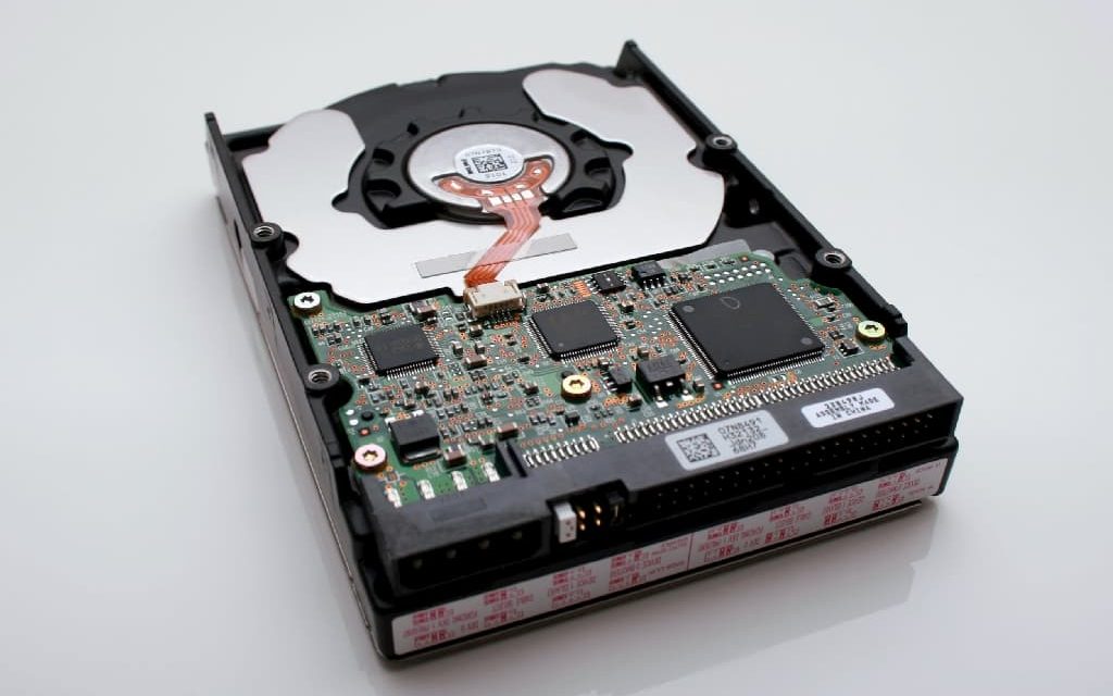 DSGVO-und-datenschutzkonform-Festplatten-entsorgen